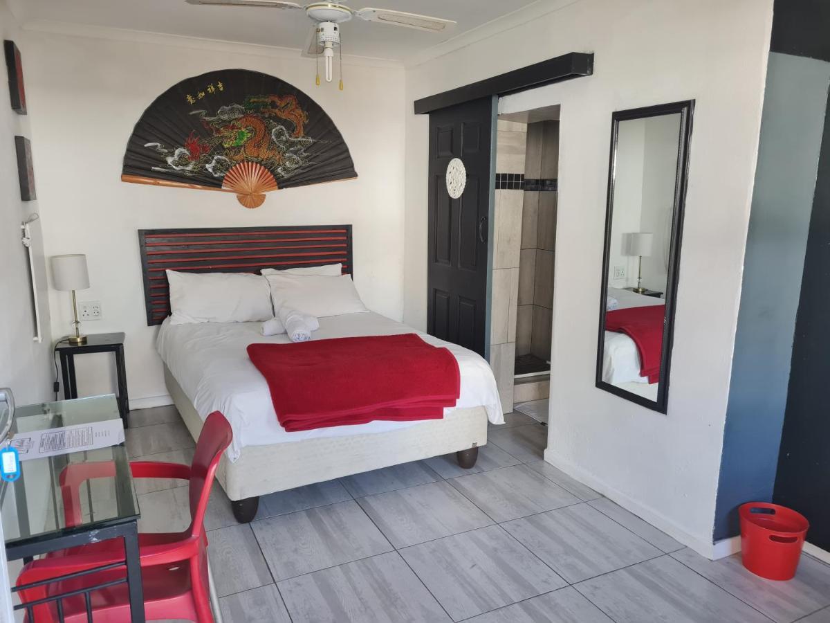 Melville House Hostel *