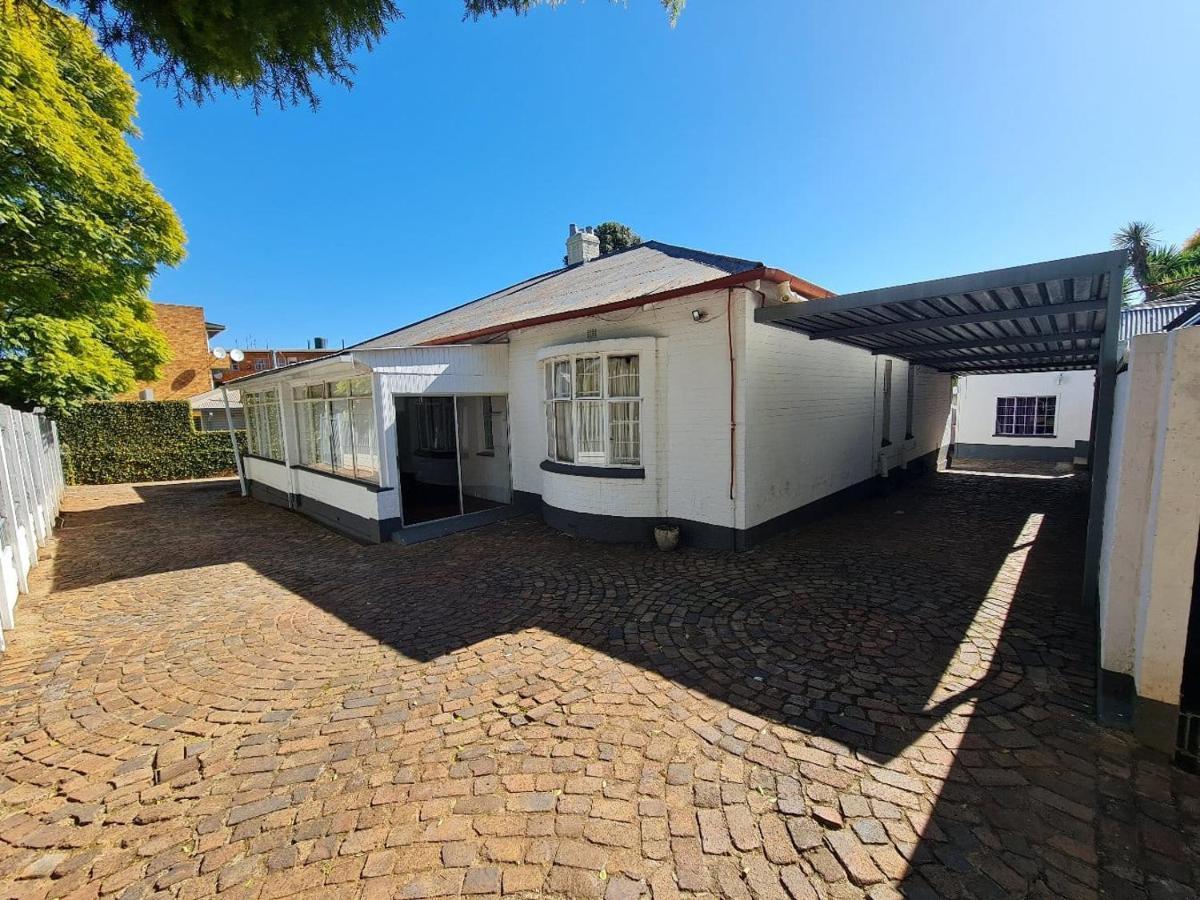 Melville House Hostel